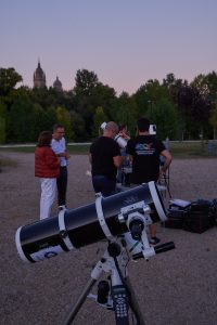 Esperamos que anochezca para ver con intensidad la luna