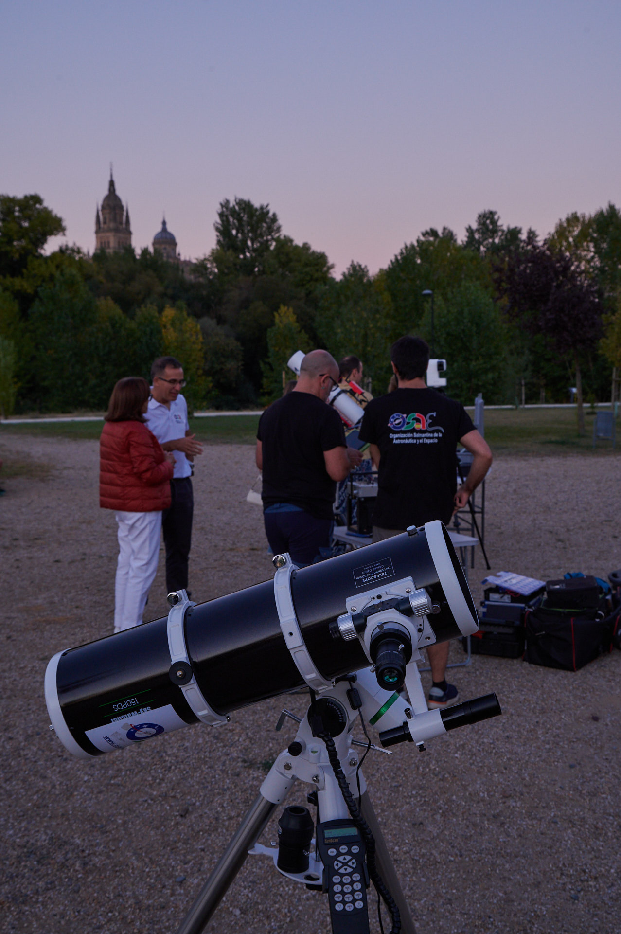 Esperamos que anochezca para ver con intensidad la luna