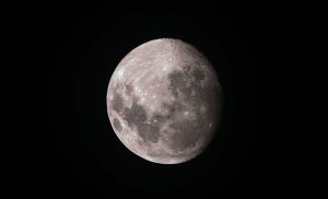 Luna a través del Dwarf